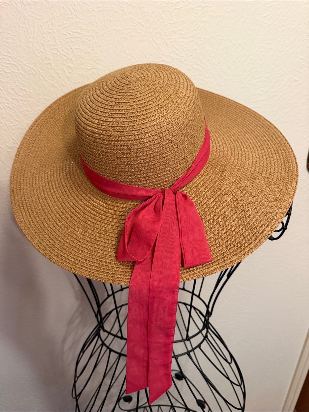 💐💐💐💐💐💐Wide Brim Straw Sun Hat with Pink Ribbon NWT